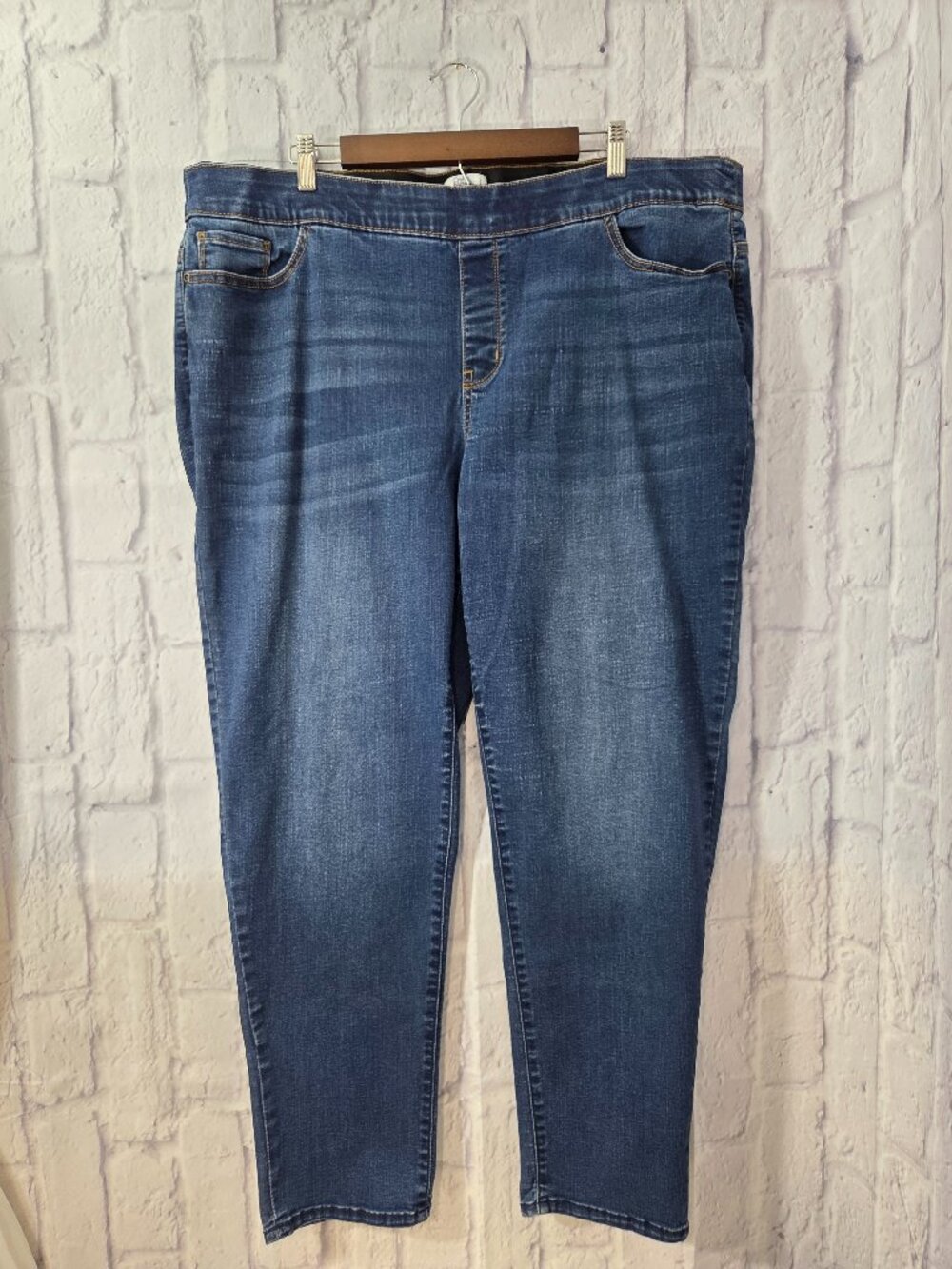 Croft & Barrow Plus 20W Medium Wash Denim Blue Comfort Band Pull On Jeans FLAW
